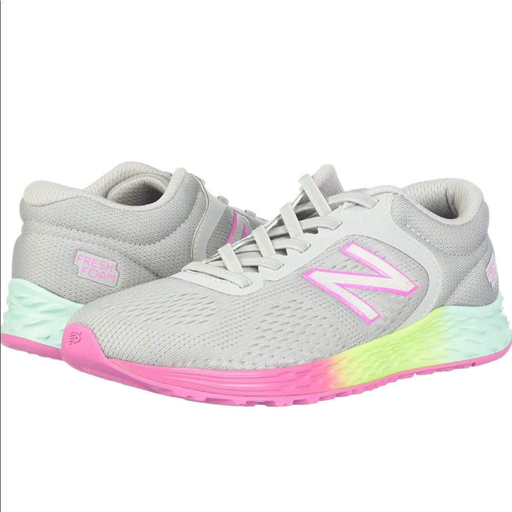 NWT New Balance Little Girls Shoes Size 11c